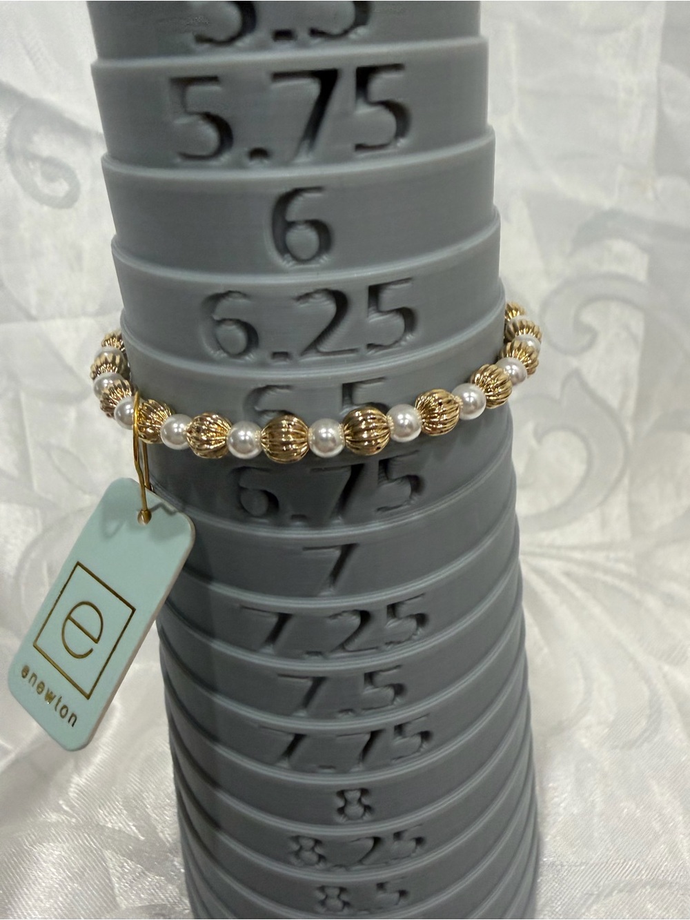 E Newton Gold and White Beaded Bracelet New - Picture 4 of 4